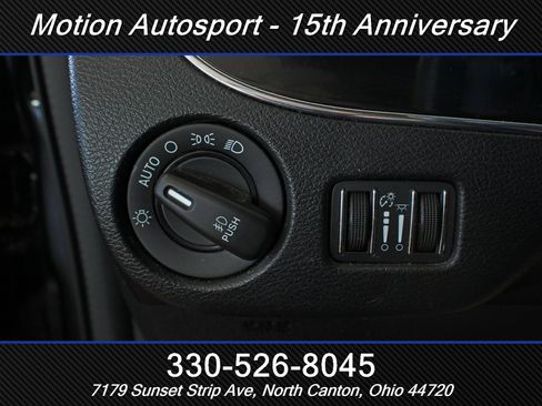 Used 2015 Chrysler Town & Country S w/ Driver Convenience Group FWD image 16