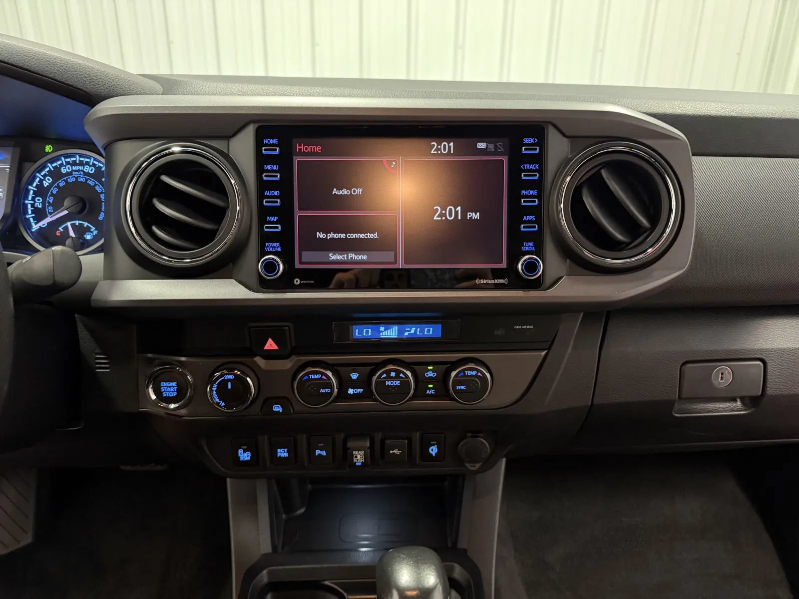 Used 2021 Toyota Tacoma TRD Off-Road w/ Technology Package AWD/4WD image 31