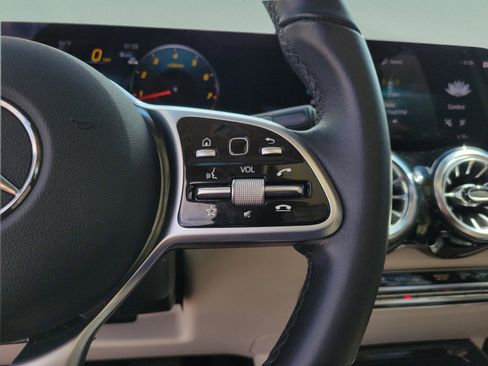 Used 2023 Mercedes-Benz GLB 250 4MATIC image 29