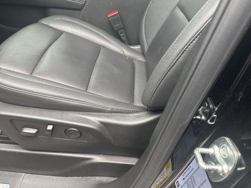 Used 2025 Chevrolet Tahoe Z71 w/ Comfort Package image 9