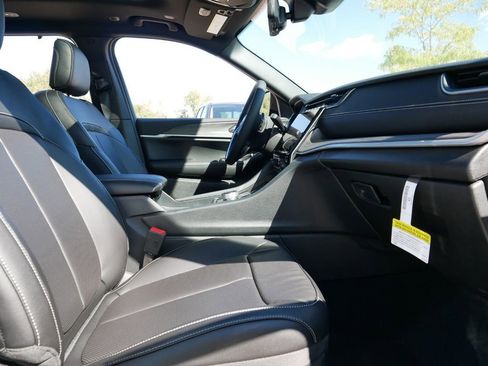 Certified 2025 Jeep Grand Cherokee L Limited w/ Luxury Tech Group II image 25