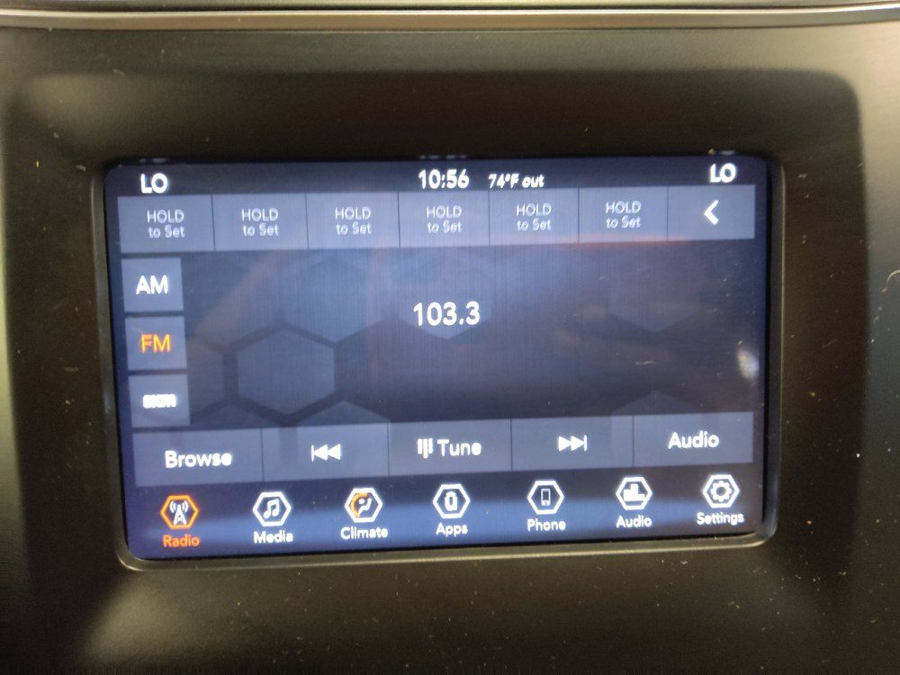 Used 2020 Jeep Cherokee Latitude Plus w/ Comfort/Convenience Group AWD/4WD image 25
