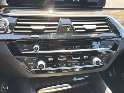 Used 2023 BMW 530i w/ Convenience Package RWD image 26