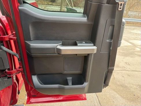 Used 2017 Ford F150 XLT w/ Equipment Group 302A Luxury image 16