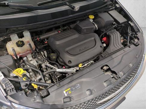 Used 2020 Chrysler Pacifica Touring-L w/ Tire & Wheel Group image 25