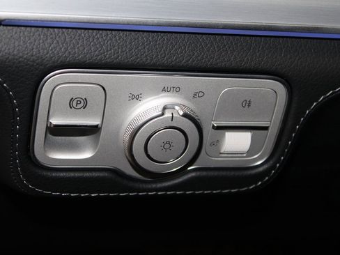 Used 2025 Mercedes-Benz GLE 450 4MATIC image 13