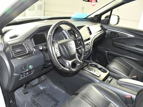 Used 2022 Honda Passport TrailSport image 2