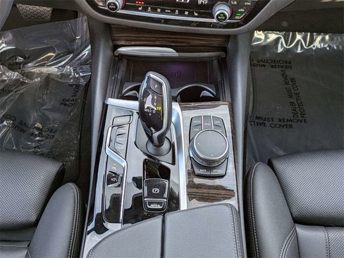 Used 2021 BMW 530i w/ M Sport Package image 18