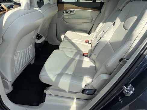 Used 2022 Volvo XC90 T6 Momentum w/ Climate Package image 23