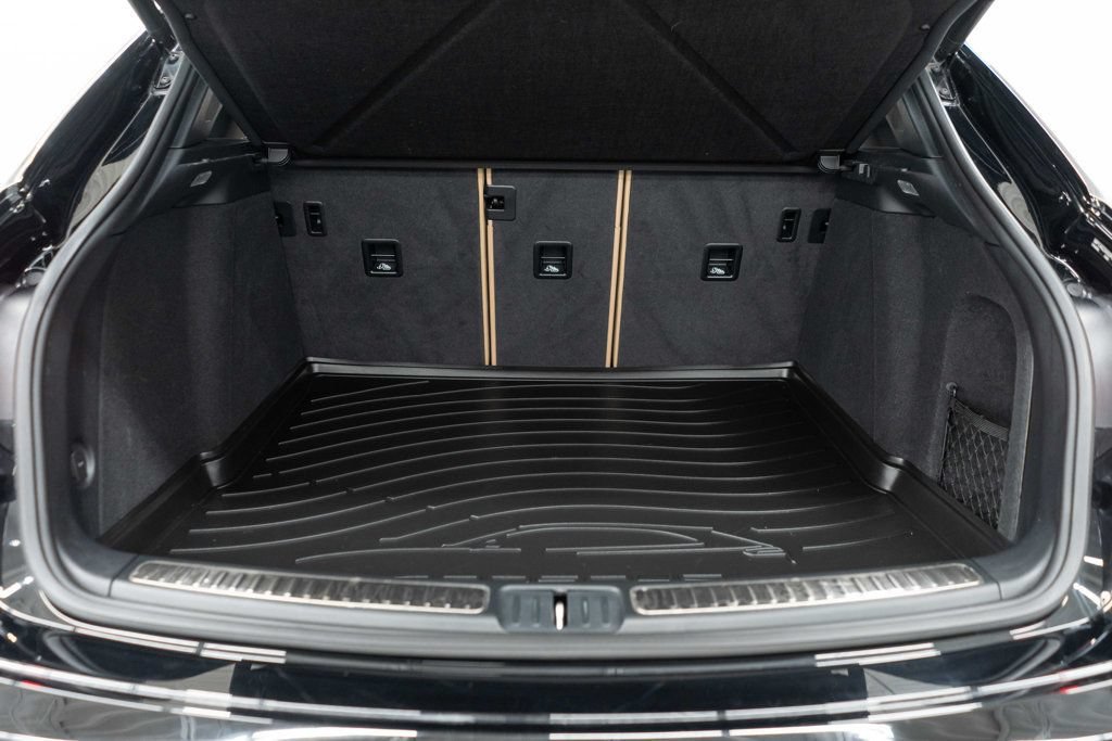 Used 2023 Porsche Macan S AWD/4WD image 31