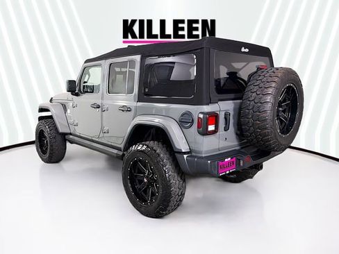 Used 2018 Jeep Wrangler Unlimited Sahara AWD/4WD image 5