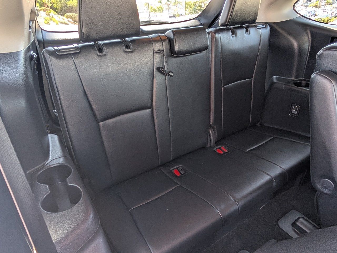 Used 2025 Toyota Highlander XLE FWD image 6
