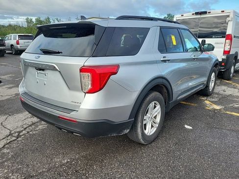 Used 2023 Ford Explorer XLT AWD/4WD image 9