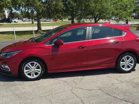 Used 2018 Chevrolet Cruze LT w/ Convenience Package FWD image 5