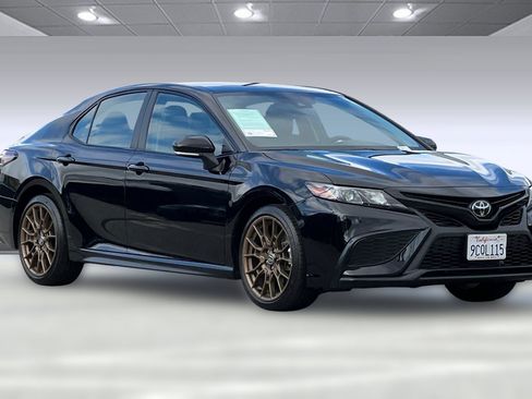 Used 2023 Toyota Camry SE image 6