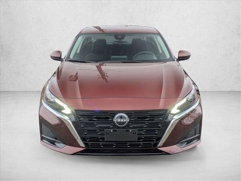 Used 2023 Nissan Altima 2.5 SV image 2