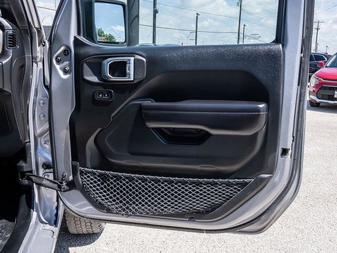 Used 2018 Jeep Wrangler Unlimited Sport S AWD/4WD image 13