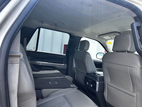 Used 2018 Ford Expedition Max XLT w/ Equipment Group 202A AWD/4WD image 11