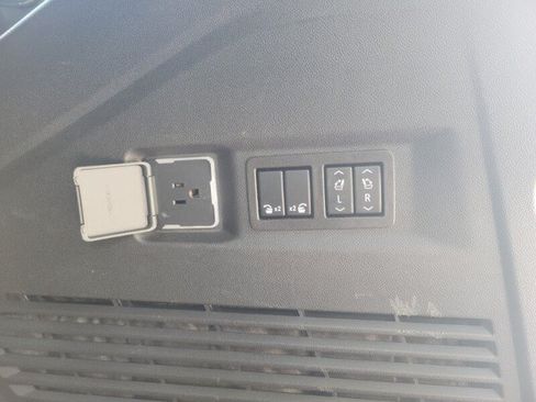 Used 2023 GMC Yukon Denali Ultimate w/ LPO, Floor Liner Package AWD/4WD image 8