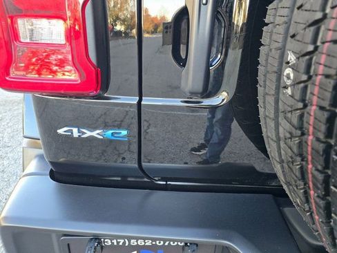 Used 2023 Jeep Wrangler Unlimited Sahara w/ Cold Weather Group image 32