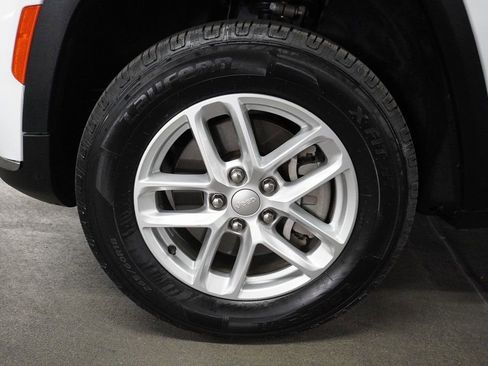 Used 2023 Jeep Grand Cherokee L Laredo image 25