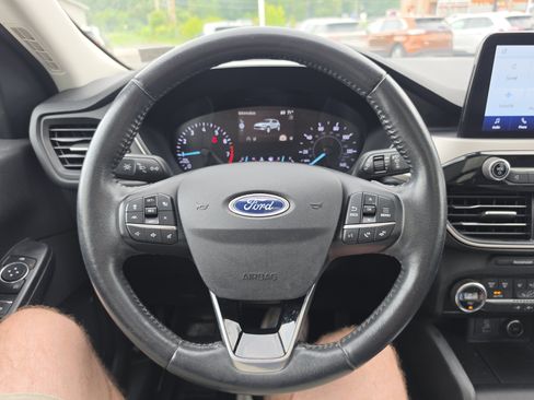 Used 2021 Ford Escape SE w/ SE Sport Appearance Package AWD/4WD image 17