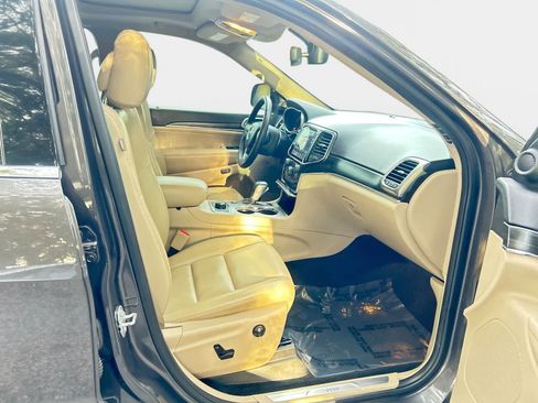 Used 2019 Jeep Grand Cherokee Limited AWD/4WD image 14