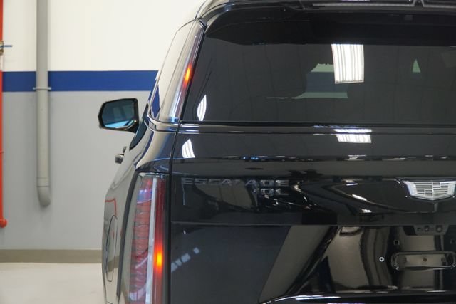 Used 2026 Cadillac Escalade IQL Sport 1 w/ LPO, ONYX Package AWD/4WD image 4