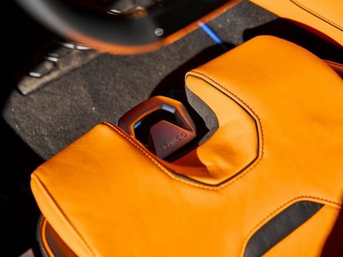 Used 2020 Lamborghini Huracan EVO image 33