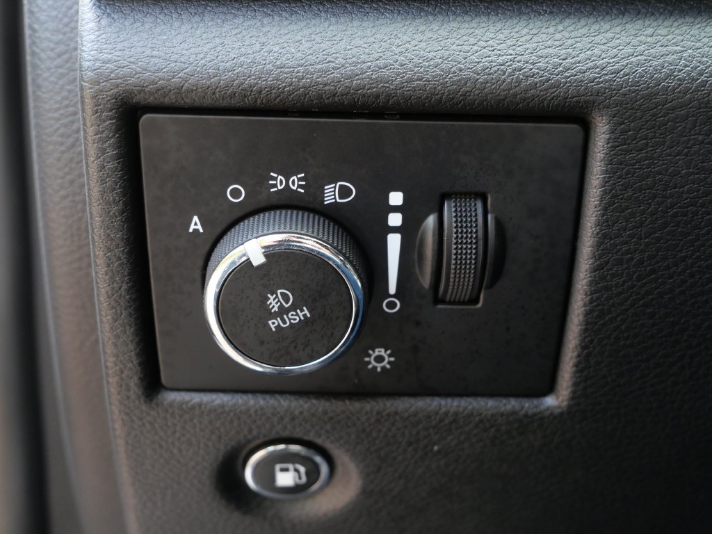 Used 2018 Jeep Grand Cherokee Altitude AWD/4WD image 23