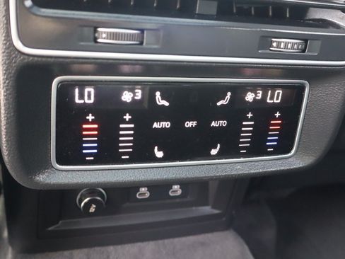 Used 2023 Audi SQ7 Prestige AWD/4WD image 13