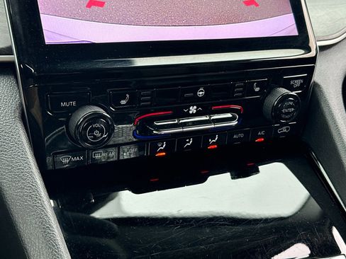 Used 2023 Jeep Grand Cherokee L Limited image 21