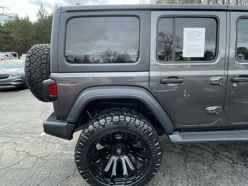 Used 2018 Jeep Wrangler Unlimited Sport S image 9
