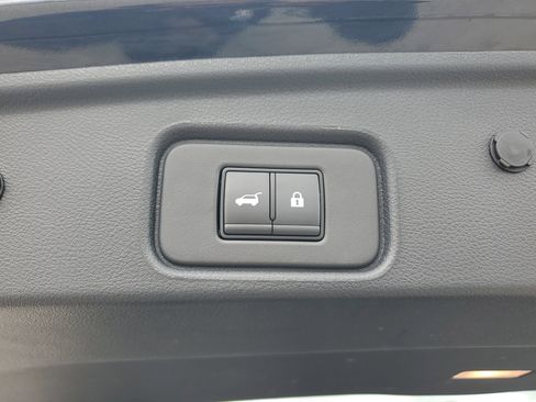 Certified 2025 Nissan Pathfinder SV w/ Black Appearance Package FWD image 16