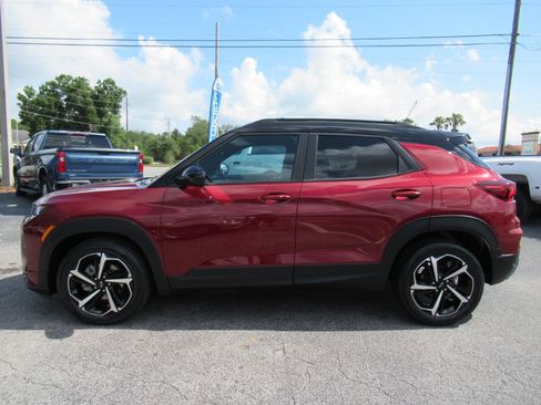 Used 2023 Chevrolet TrailBlazer RS w/ Sun and Liftgate Package FWD image 2
