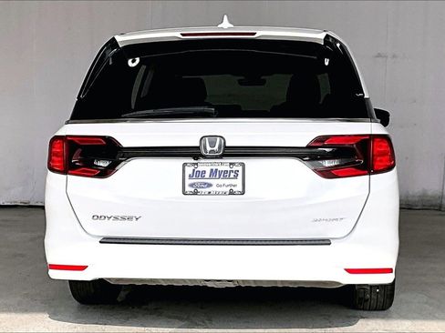Used 2024 Honda Odyssey Sport image 3
