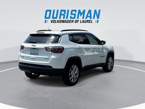 Used 2023 Jeep Compass Latitude AWD/4WD image 8