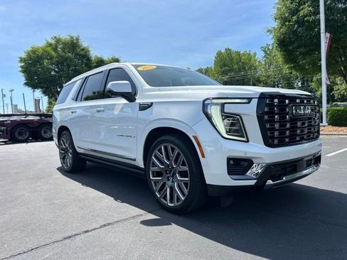 Used 2025 GMC Yukon Denali Ultimate AWD/4WD image 4