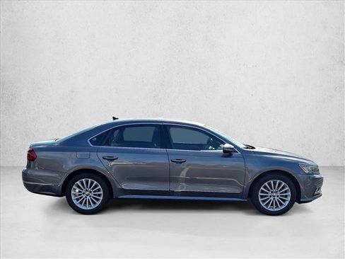 Used 2017 Volkswagen Passat 1.8T SE w/ SE Lighting Package image 4