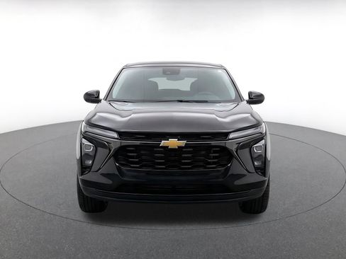 Used 2025 Chevrolet Blazer LT FWD image 2