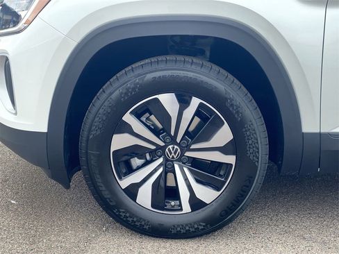 New 2026 Volkswagen Atlas SE image 6