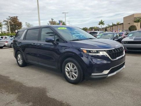 Used 2024 Kia Carnival LX image 3