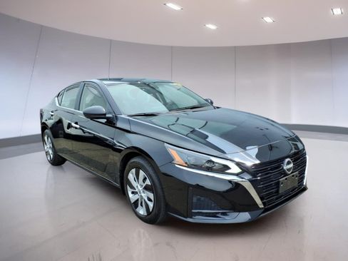 Used 2025 Nissan Altima 2.5 S FWD image 1
