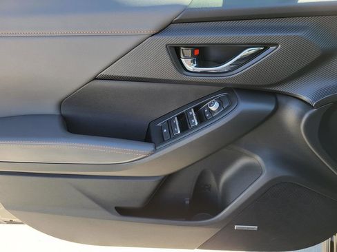 Certified 2025 Subaru Crosstrek 2.5i Limited w/ Crosstrek Mirror Package image 17