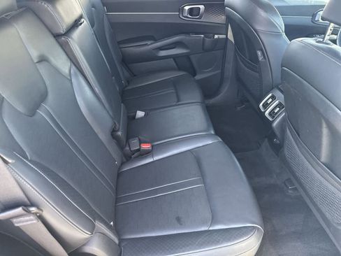Used 2024 Kia Sorento S image 13