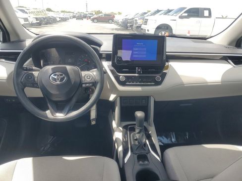 Used 2025 Toyota Corolla Cross L image 9