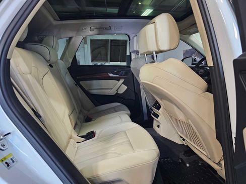 Used 2024 Audi Q5 e Premium w/ Convenience Package AWD/4WD image 12