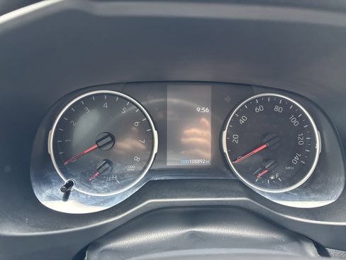 Used 2021 Toyota RAV4 XLE FWD image 19