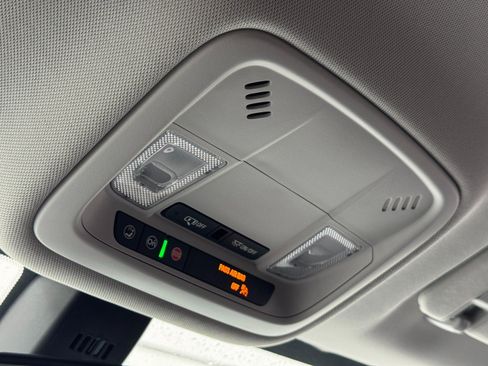 Used 2020 Chevrolet Traverse LS FWD image 31