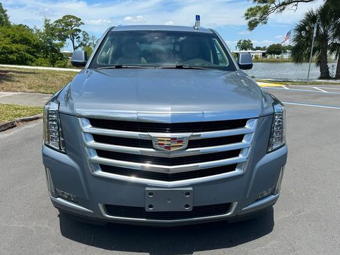 Used 2016 Cadillac Escalade ESV Luxury AWD/4WD image 2
